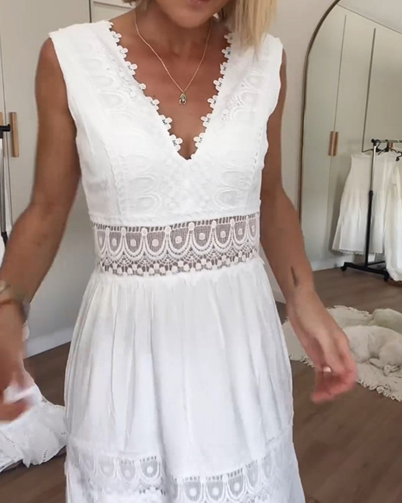 Papakosta - Elegant Ermeløs Kjole i Blonde