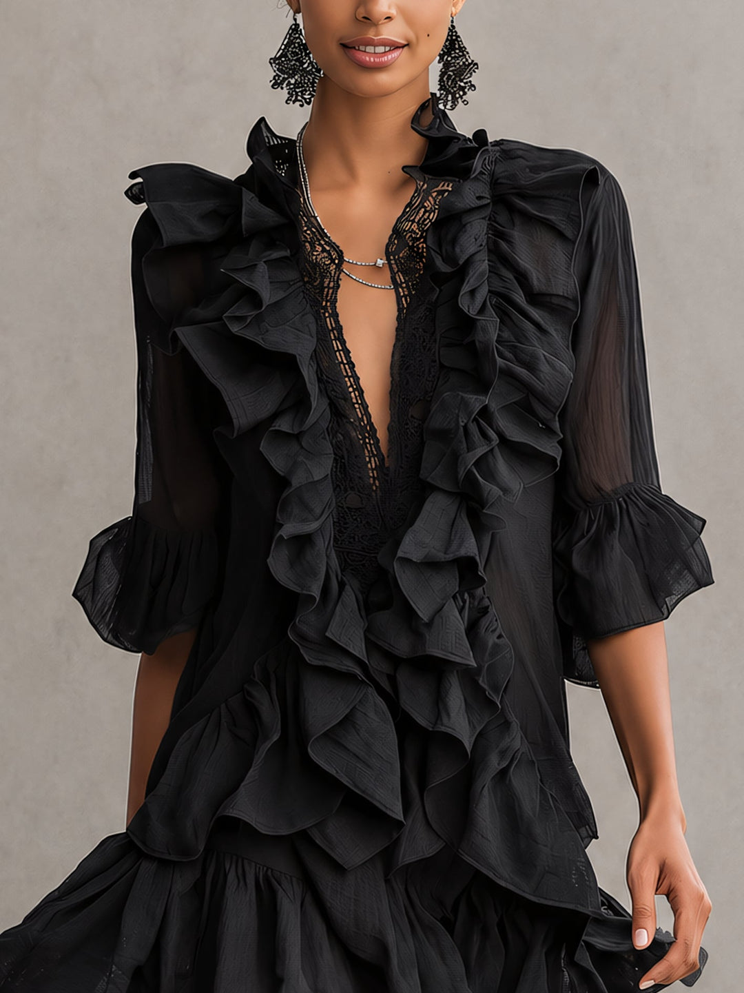 Anaïs | Svart mini-kjole i chiffon med volanger