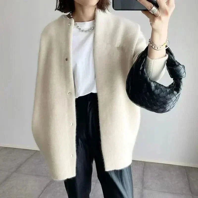 VANNA JAKKE I STRIKK MED KNAPPER ELEGANT